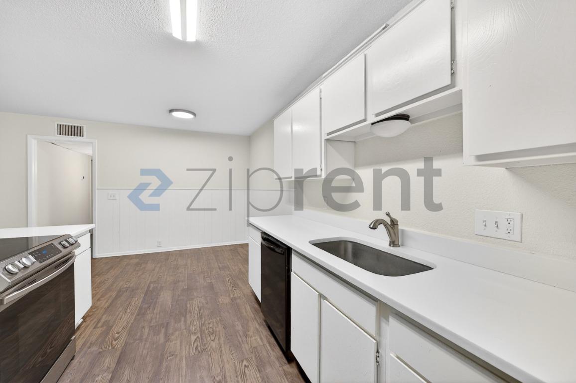 Building Photo - Unit 5022
