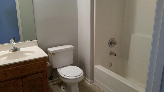 Building Photo - 5428 Gardendale St