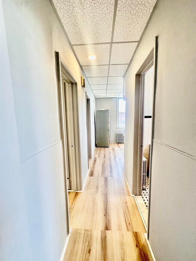 Building Photo - 595 67th St