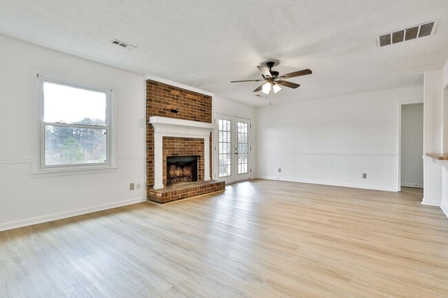 Building Photo - Updated 3 Bed 2 Bath Home in Tyrone with Private Yard and Covered Patio!