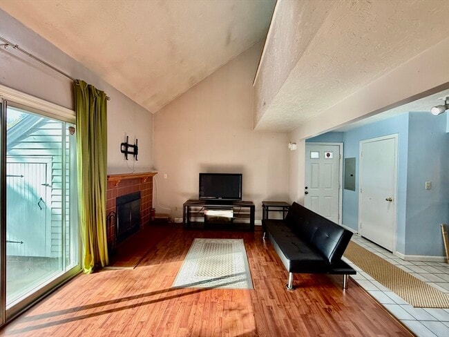 Building Photo - 197 Lake St