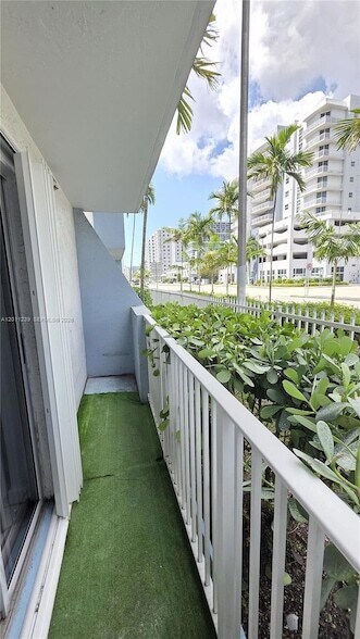 Building Photo - 2575 SW 27th Ave