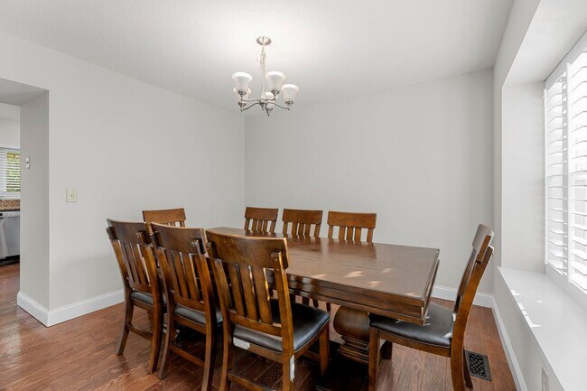 Building Photo - Spacious 4-Bed, 3-Bath Family Home