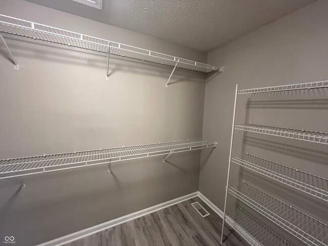 Building Photo - 344 W Columbine Ln