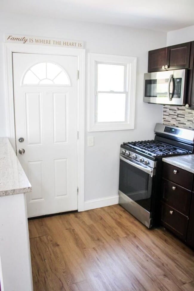 Building Photo - Stunning 3-Bedroom Home with Modern Amenities in a Prime Neighborhood!