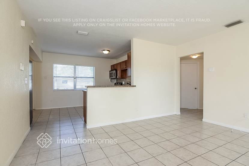 Building Photo - 2160 Riviera Dr