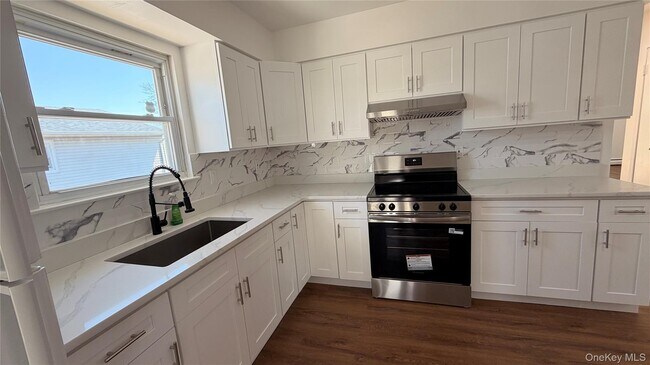 Building Photo - 540 Oak St