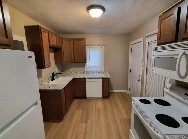 Building Photo - 3bd 1ba House