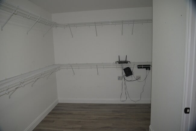 Building Photo - 11715 Oakwood Rdg