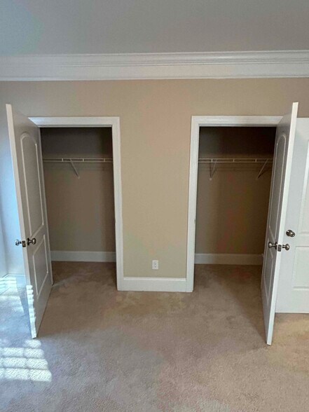 Building Photo - 400 Armour St