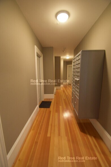 Building Photo - 1471 Beacon St