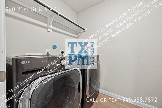 Building Photo - 940 21st St