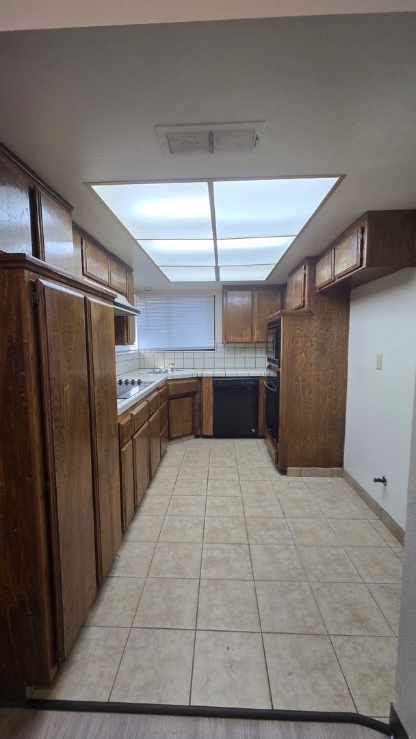 Building Photo - 817 Quail Ln