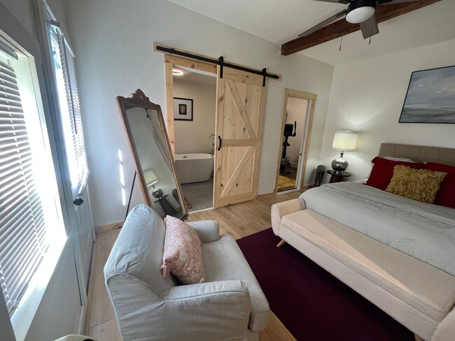Building Photo - Fully Furnished Single Family House for Re...