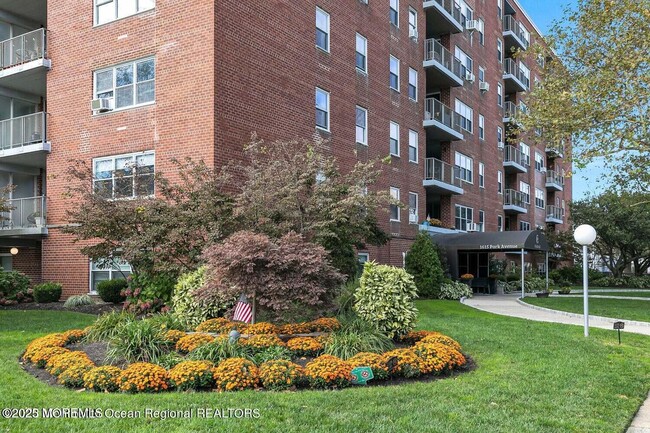 Primary Photo - 1615 Park Ave