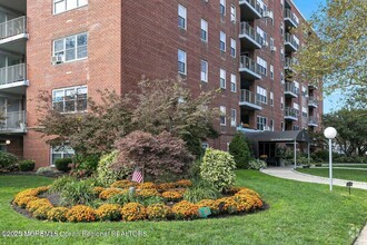 Building Photo - 1615 Park Ave