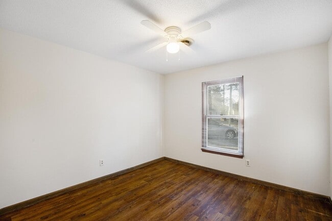 Building Photo - 205 Corey Ct