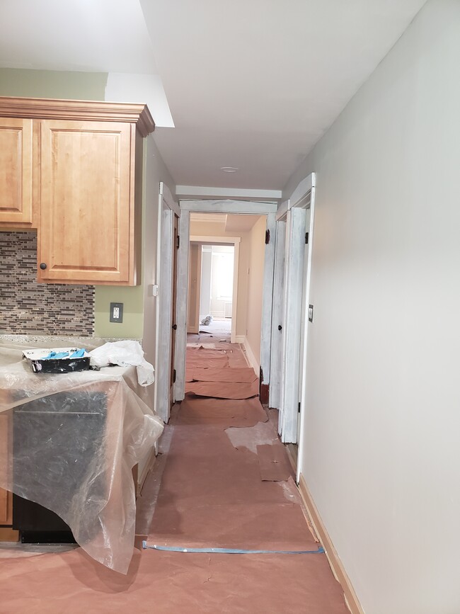 Kitchen newly remodeled with hardwood floors and Central Air - 3811 N Central Park Ave