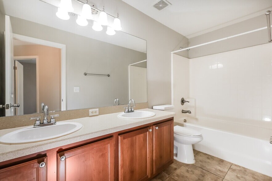 Building Photo - 11910 Old Tuscany Pl