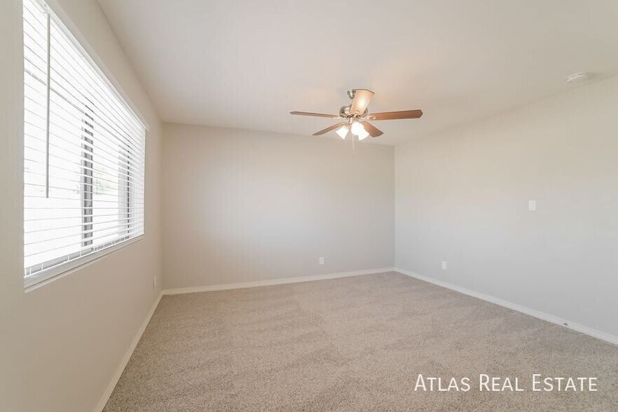 Building Photo - 5006 W Torrey Pines Cir