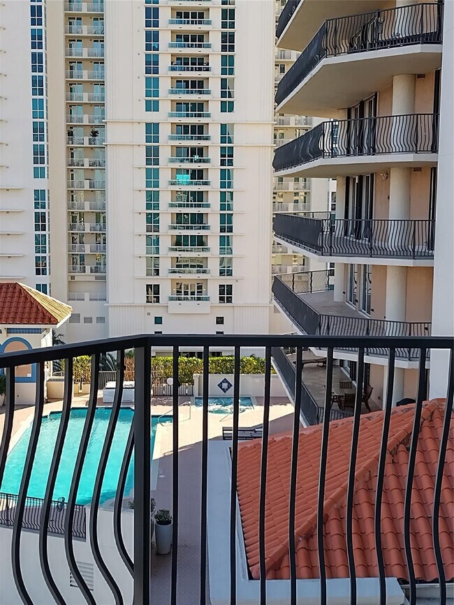 Building Photo - 100 S Birch Rd