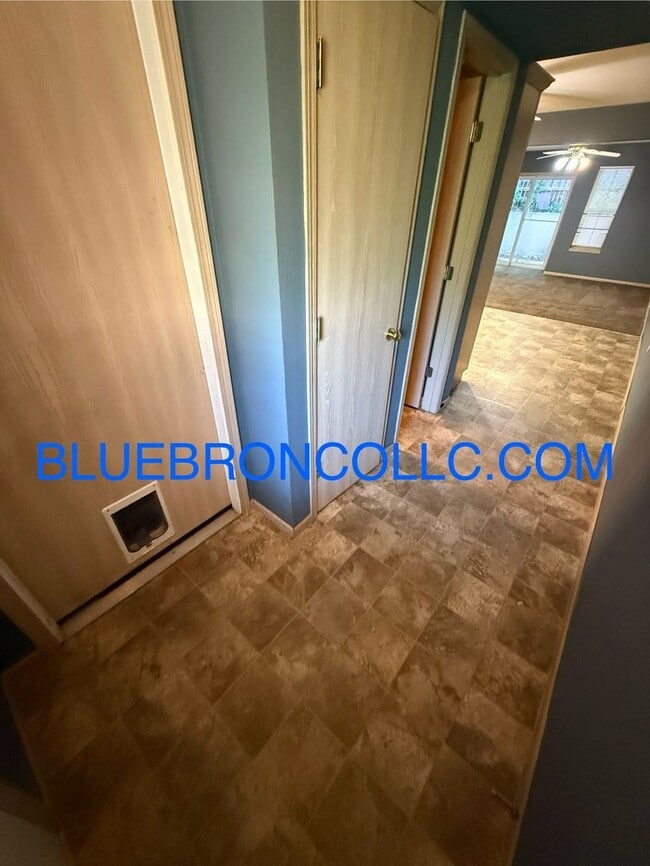 Building Photo - Great price for this spacious updated 2 be...