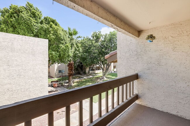 Building Photo - Beautiful Mesa Rental!