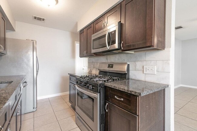 Building Photo - 1810 Nicole Cir