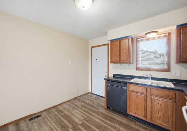 Building Photo - 1907 W Apricot Ln