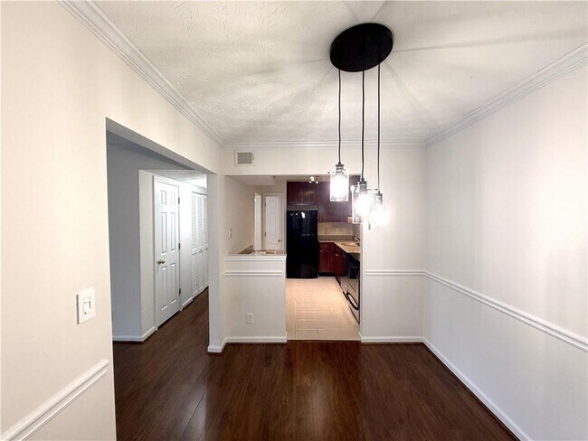 Building Photo - 3513 Essex Ave