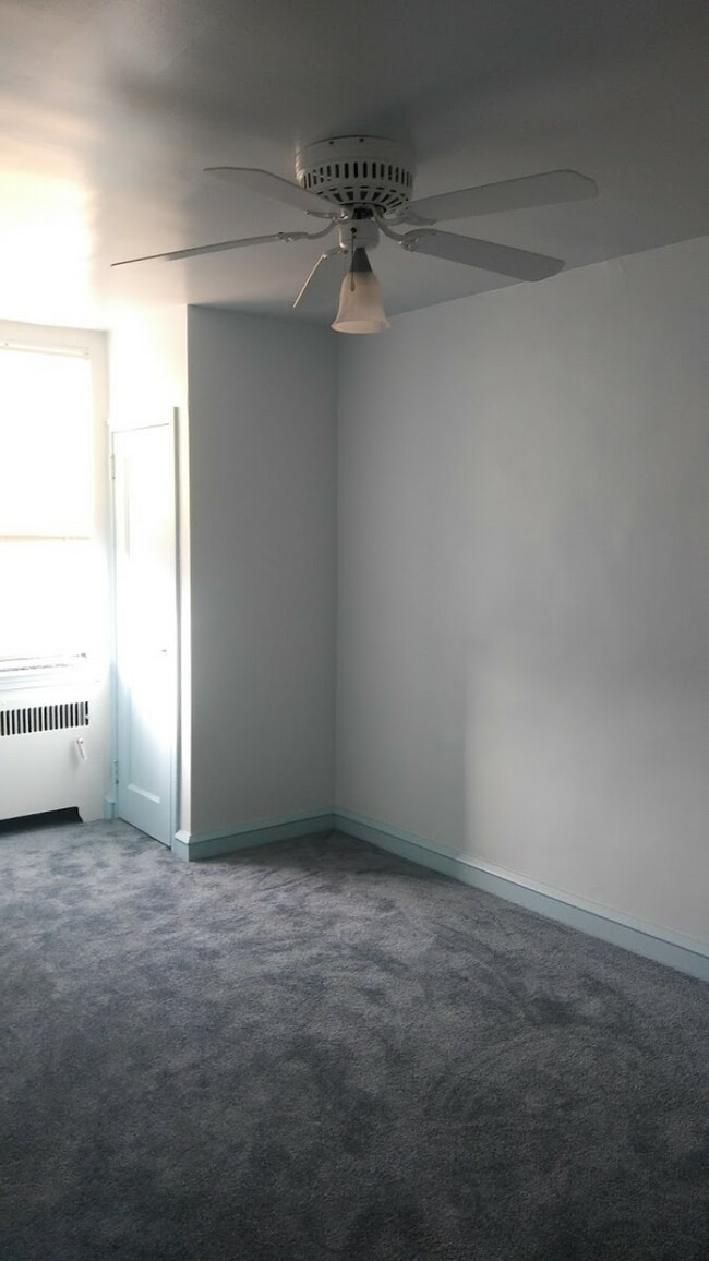 Pleasant second bedroom - 334 Richfield Rd