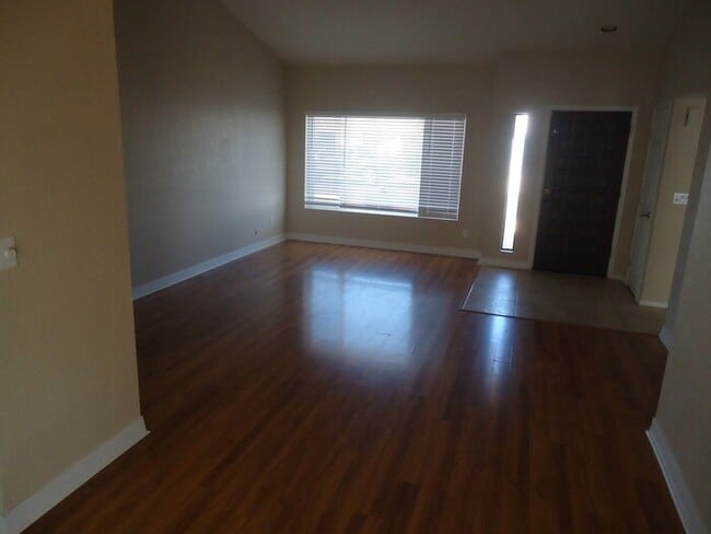 Building Photo - Nice 2/2 plus a den in Turtle Rock 6 for l...
