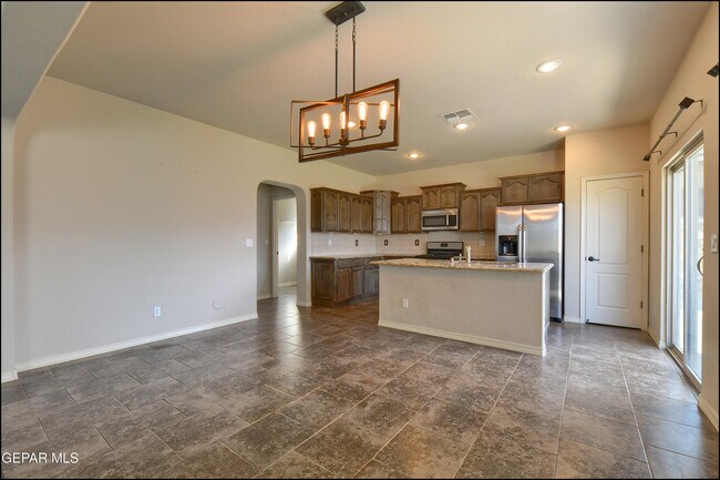 Building Photo - 7528 Wolf Creek Dr