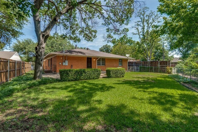 Building Photo - 7232 Syracuse Dr