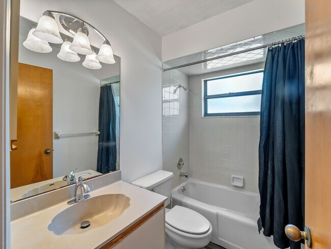 Building Photo - 8429 Cypress Lake Cir