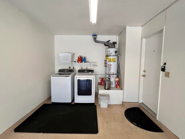 Building Photo - 7063 Deerhurst Ct
