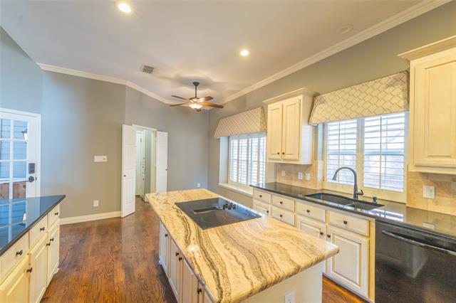 Building Photo - 3913 Overlake Dr