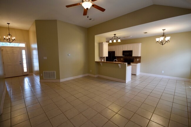 Building Photo - Nice 3 Bedroom House!