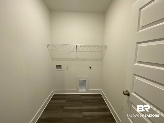 Building Photo - 510 Hardwood Ave