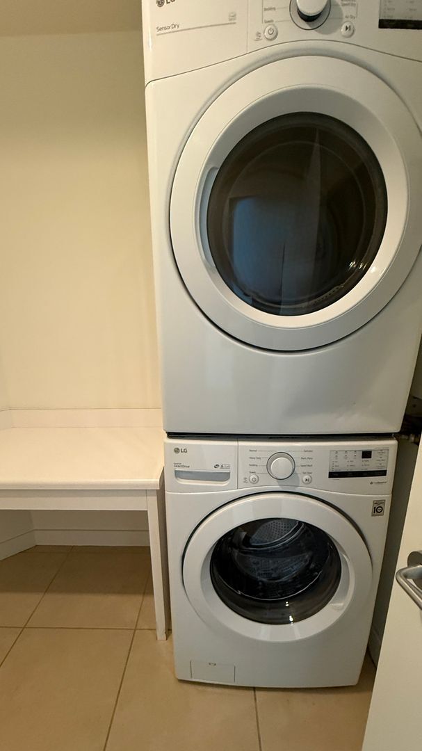 Building Photo - Gorgeous 3 Bedroom 2 Bath Condo For Rent a...