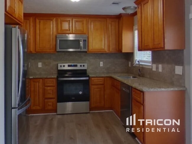 Building Photo - 8005 Penbrook Dr