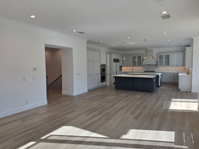 Building Photo - Lake Sherwood 5+4 Pool Home on the lake