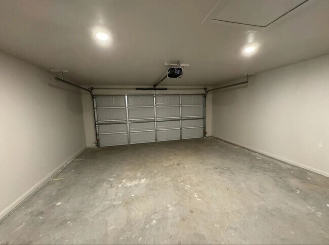 Building Photo - $500.00 OFF 1ST MONTH RENT