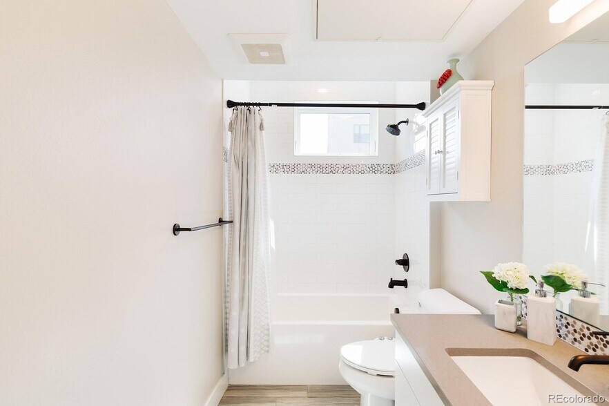 Building Photo - 2729 W 28th Ave