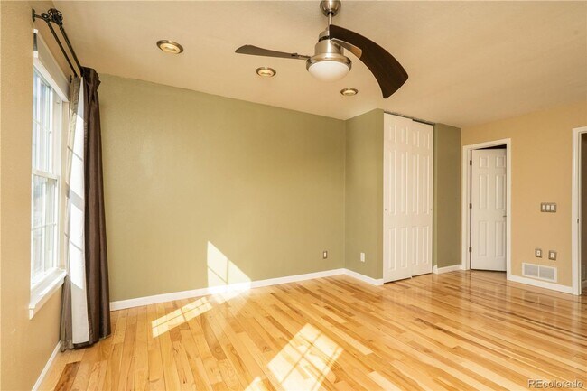 Building Photo - Beautiful Two Bedroom Two Bath Townhome in Indian Creek