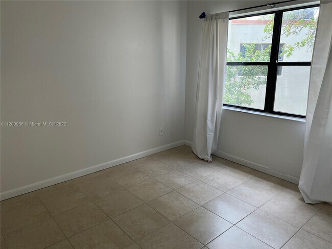Building Photo - 301 N Pine Island Rd