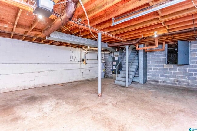 Building Photo - 506 Vardar Ln