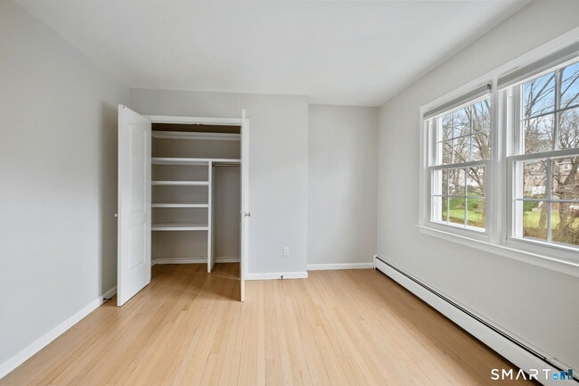 Building Photo - 5 River St