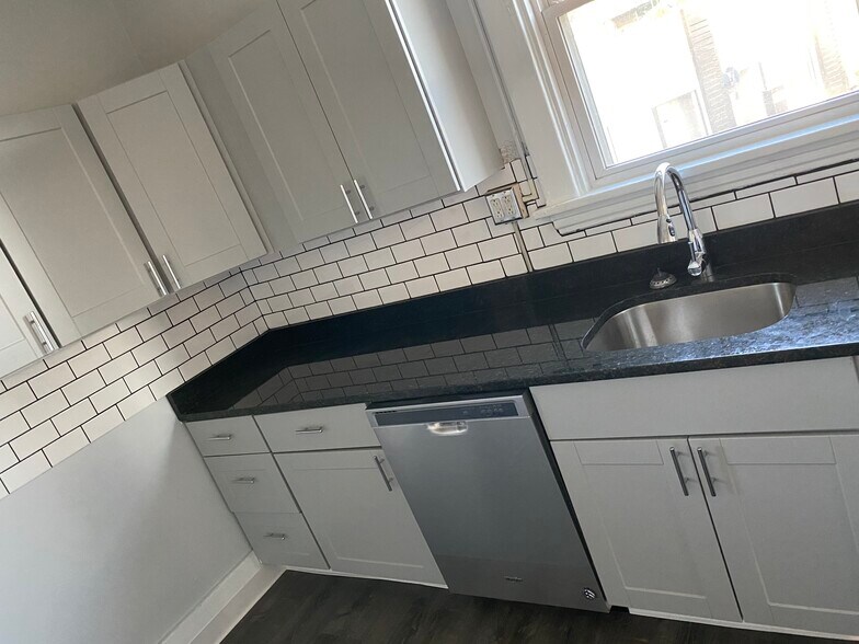 Building Photo - 1500 Dormont Ave