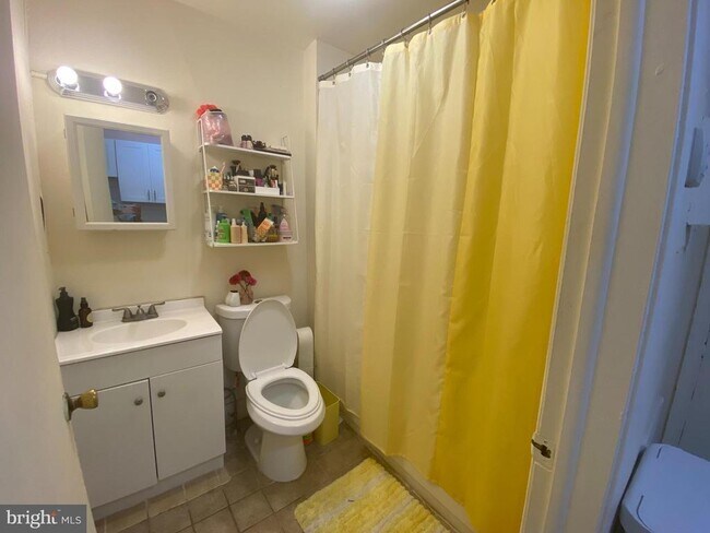 Building Photo - 1735 Bainbridge St